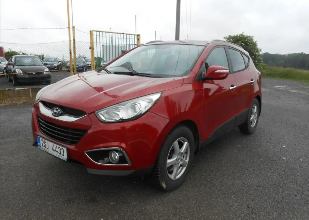 Hyundai ix35 2,0 100 kW CZ Serviska 4 x 4 nafta - fotka 2