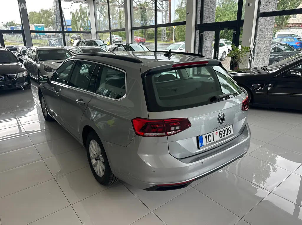 Volkswagen Passat, 2.0 DIESEL - fotka 2