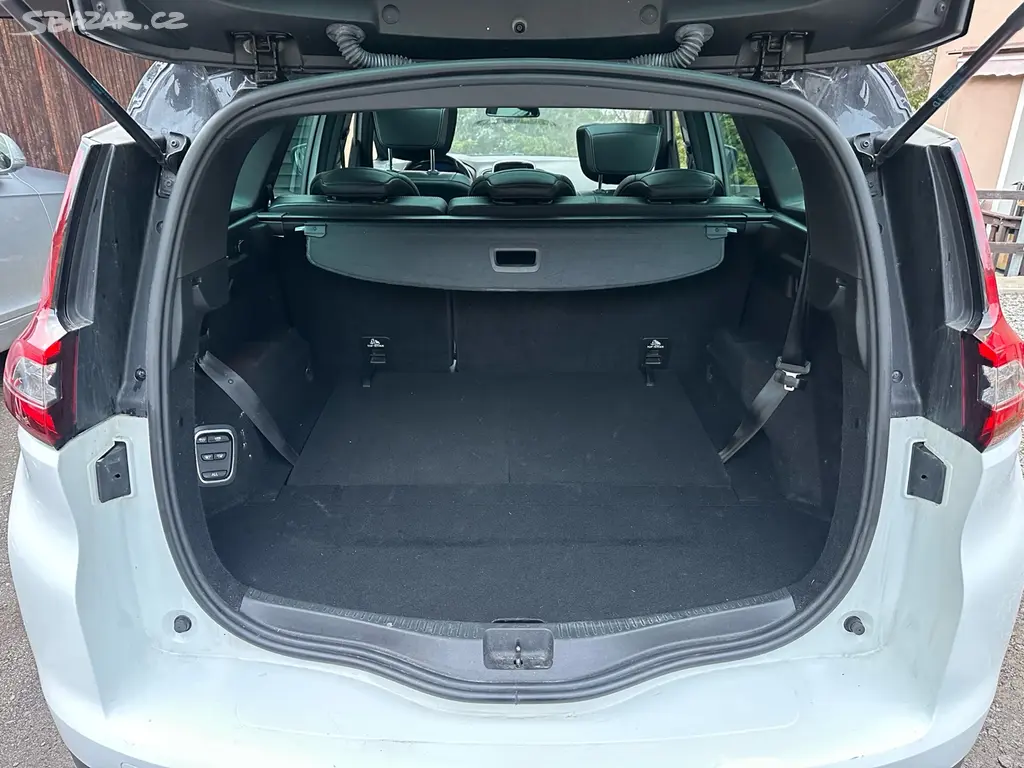 Renault grand scenik 2022, 1.3i, automat, 7 mist. - fotka 6