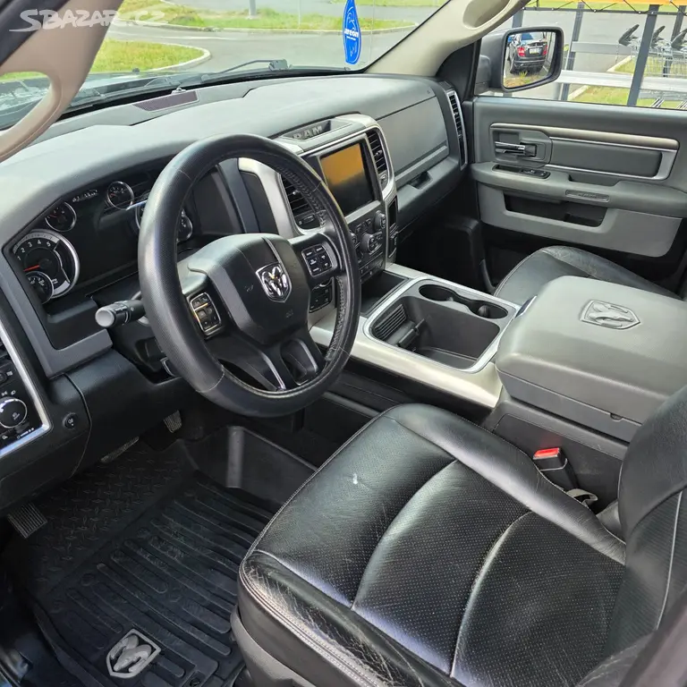 Dodge RAM 1500 Laramie Crew Cab 4x4 (2018) - fotka 6