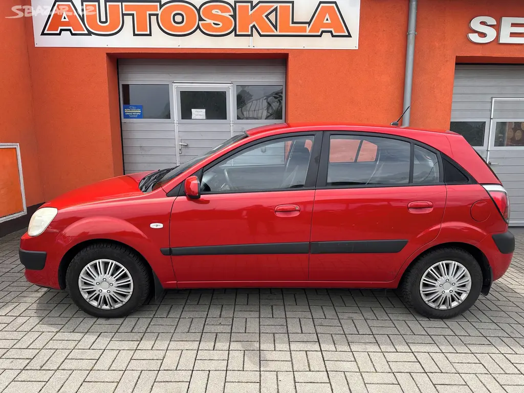 Kia Rio, 1.4i 71KW klima ČR,2.maj. - fotka 3