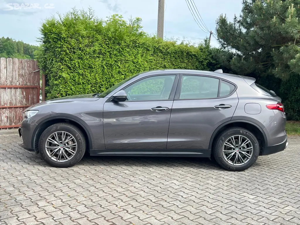 Alfa Romeo Stelvio 2,2 JtDm Q4 EXECUTIVE - fotka 2