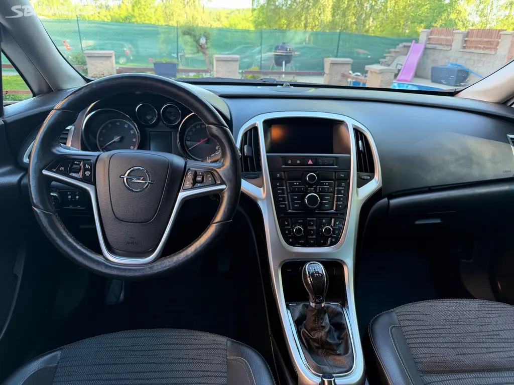 Opel Astra J 1.4 Turbo (103kW) 2014 - fotka 3