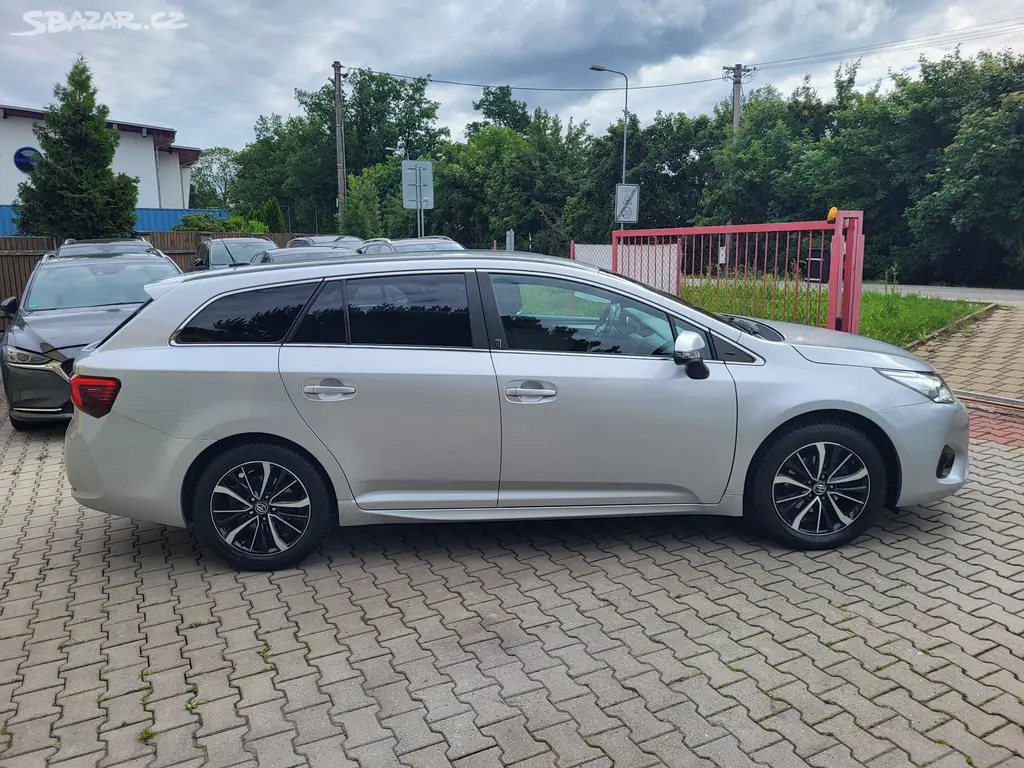 Toyota Avensis 1.8 VVT-i Team D, KAMERA, TAŽNÉ - fotka 4