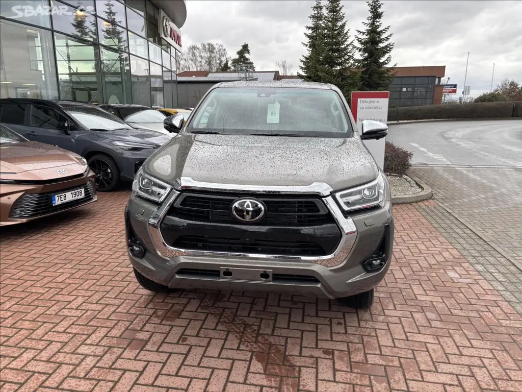 Toyota Hilux, 2,8 INVINCIBLE - fotka 3