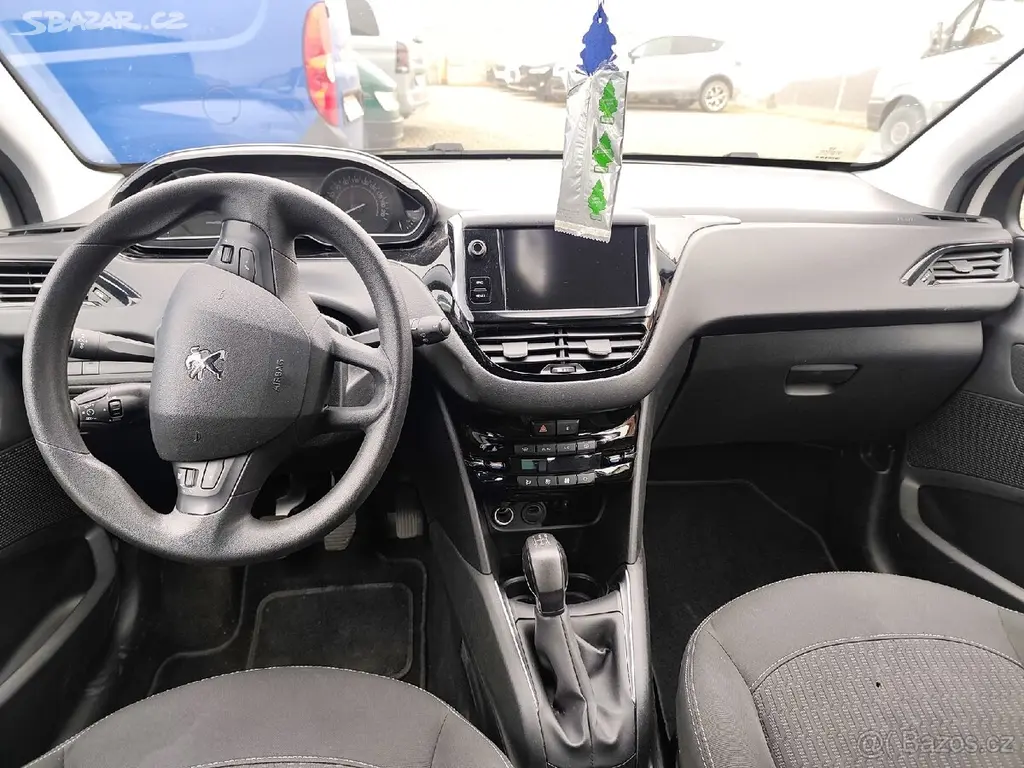 PEUGEOT 208 1,2i r.v.2019 - fotka 5