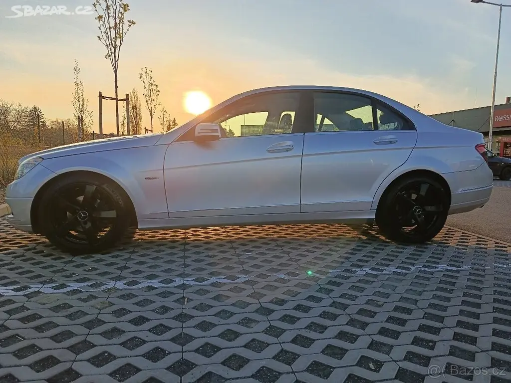 Mercedes-Benz Třídy C 2,2 200 - fotka 5