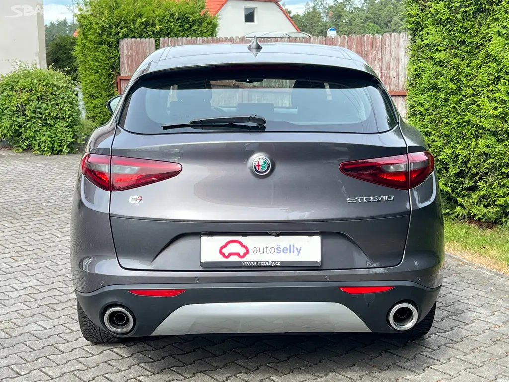 Alfa Romeo Stelvio 2,2 JtDm Q4 EXECUTIVE - fotka 4