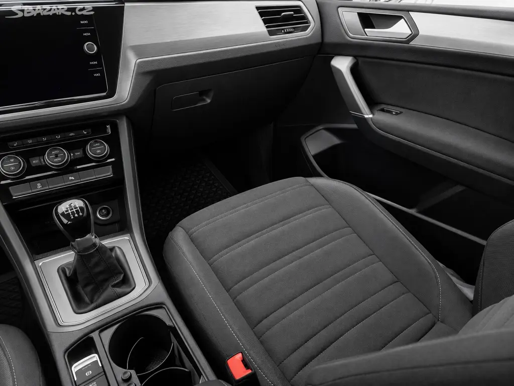 Volkswagen Passat, 1.5 TSI 110 kW R-Line LED ČR - fotka 4