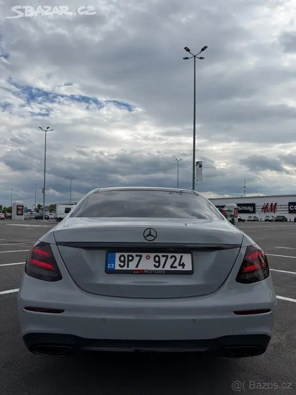 Mercedes-Benz Třídy E 2,2 220d 4MATIC AMG, r.v. - fotka 6