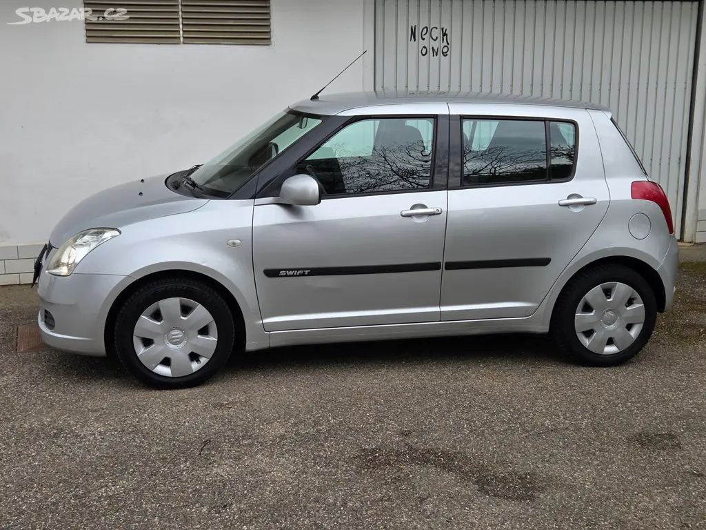 Suzuki Swift, 1.3i Velmi malý nájezd km. - fotka 3