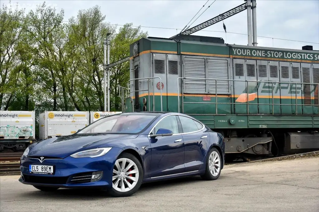 Tesla Model S, P100D Ludicrous - fotka 4