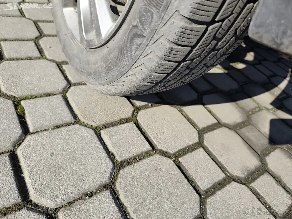 TOYOTA YARIS 1,3i r.v.2014 - fotka 5