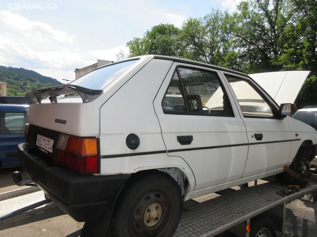 ŠKODA FAVORIT 135 - fotka 3