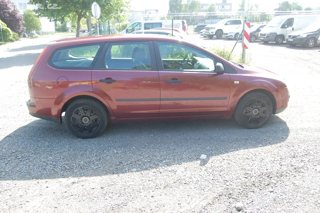 Ford Focus 1.6i - fotka 2