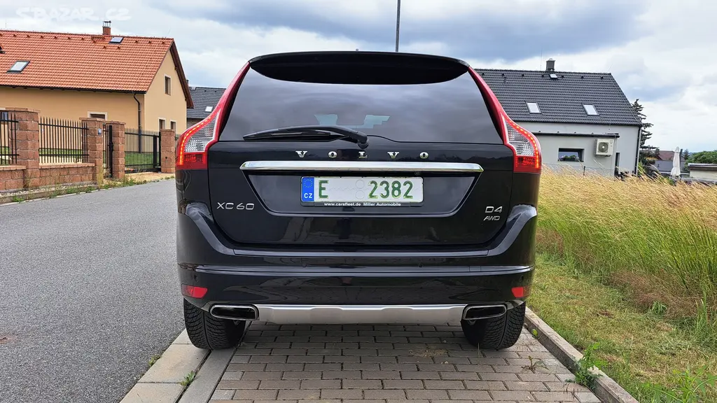 VOLVO XC60 2.4 D4 133kW AWD, MANUÁL výbava SUMMUM - fotka 5