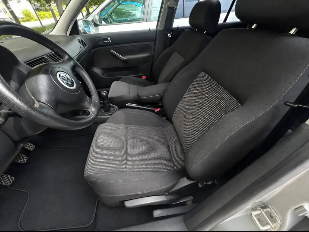 6 rychlosti,NOVE PNEU,Volkswagen golf 1.9 tdi 66kw - fotka 5