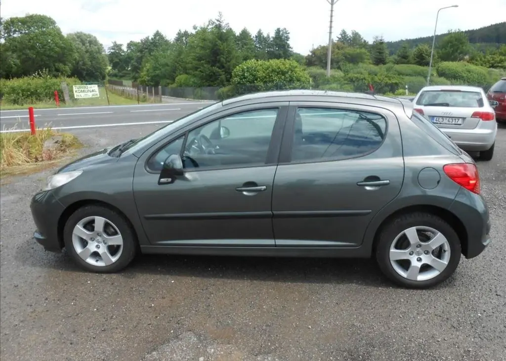 Peugeot 207 1,4 i 16V KLIMA SERVISKA benzín - fotka 5