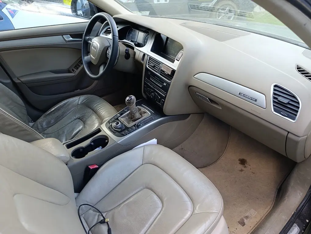 Prodám Audi a4 b8 3.0 TDi Quattro - fotka 2