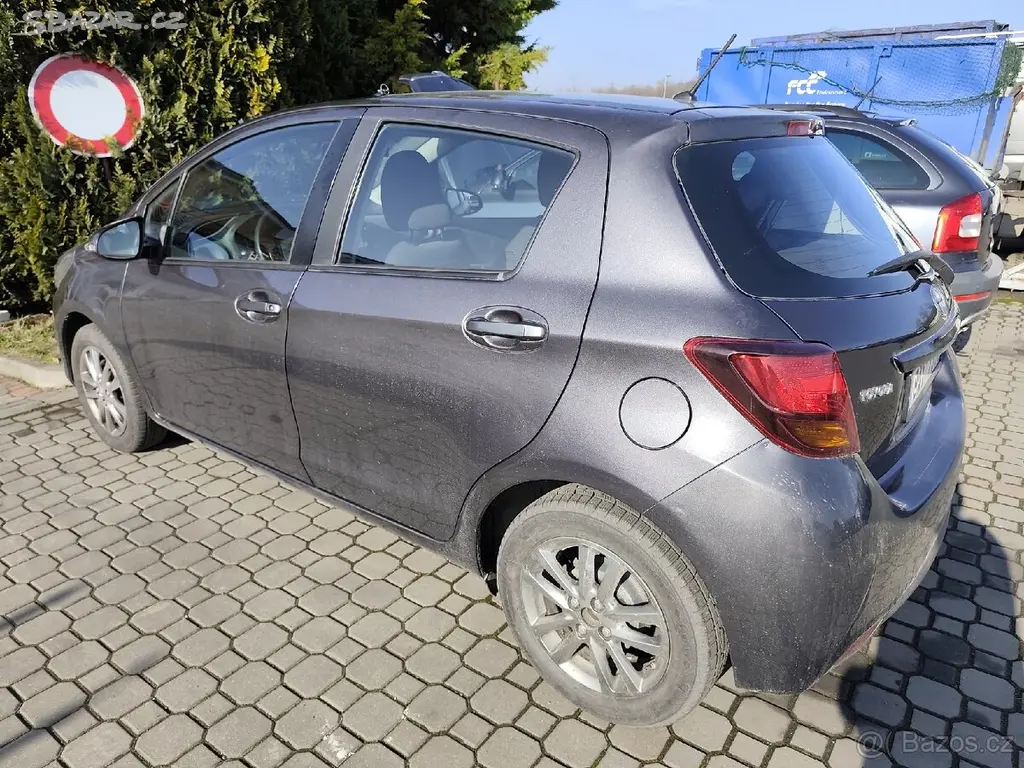 TOYOTA YARIS 1,3i r.v.2014 - fotka 4
