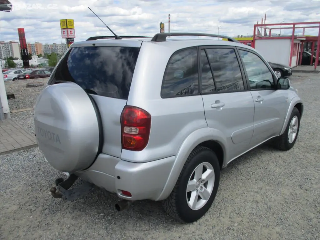 Toyota Rav4, 2,0 D4D, klima,4x4,servis,tažn - fotka 5