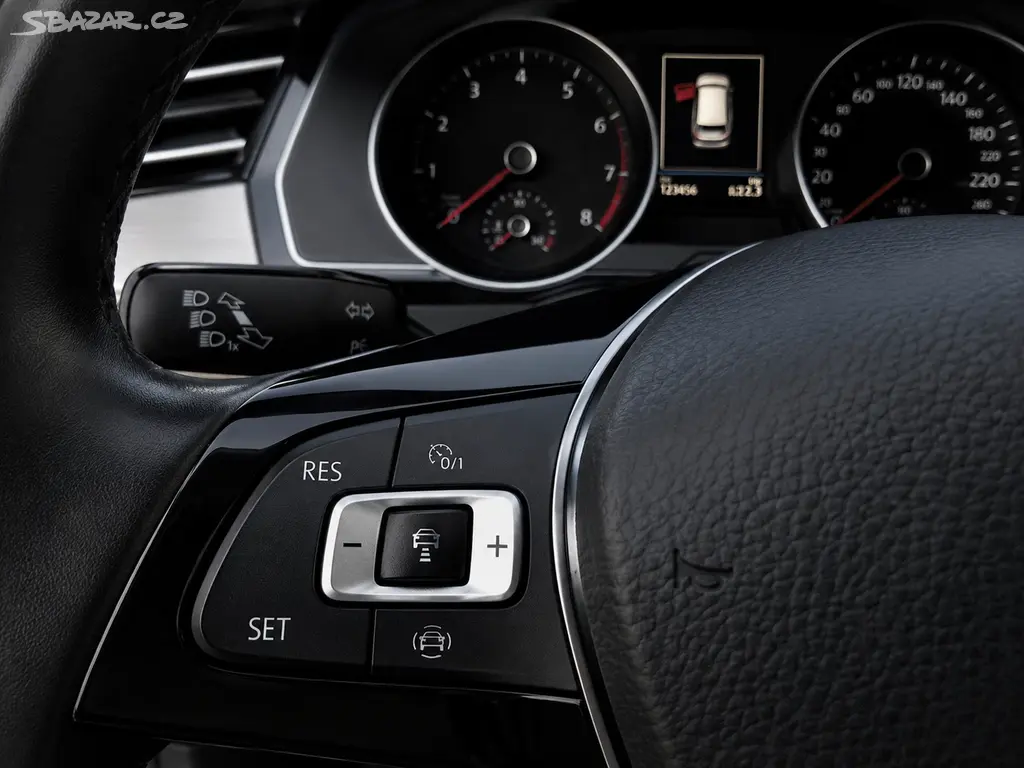Volkswagen Passat, 1.5 TSI 110 kW R-Line LED ČR - fotka 5