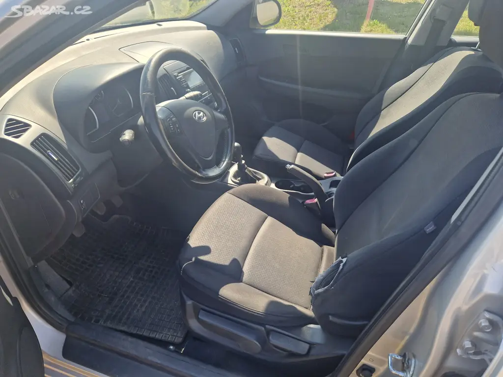Hyundai i30 1.6 CRDi - 2009, ČR - fotka 5