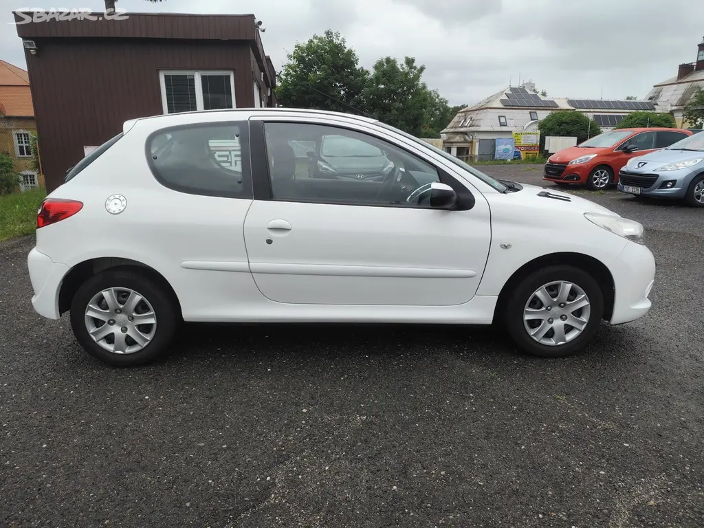 Peugeot 206+,1.1i,44kw.R.V.7/2009.STK.Km 96 700 - fotka 4