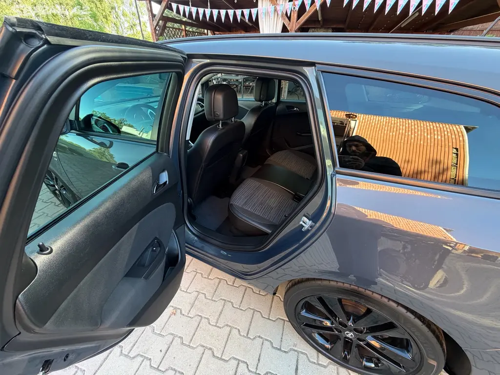 Opel Astra J 1.4 Turbo (103kW) 2014 - fotka 4