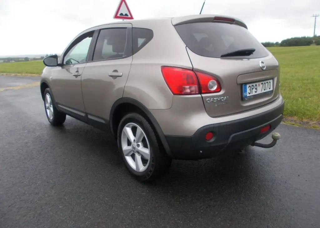 Nissan Qashqai 1,5DCI 78KW,koup ČR-2 majitel - fotka 5