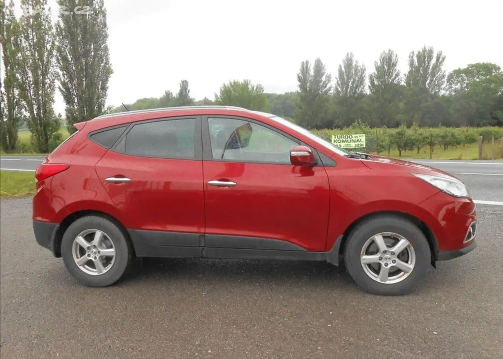 Hyundai ix35 2,0 100 kW CZ Serviska 4 x 4 nafta - fotka 6