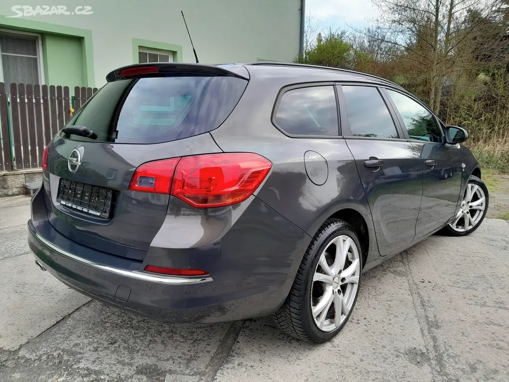 Opel Astra J 2.0CDTI 121kw naj.223tis. NOVÁ STK - fotka 2