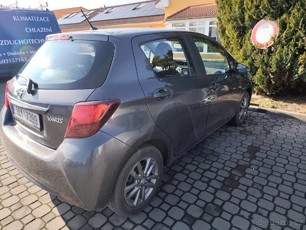 TOYOTA YARIS 1,3i r.v.2014 - fotka 3