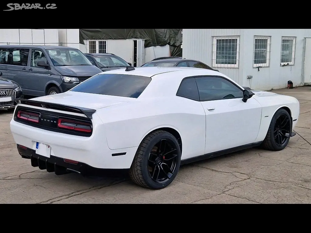 Dodge Challenger, 5.7L V8 Hemi/Shaker/kůže/375 P - fotka 6
