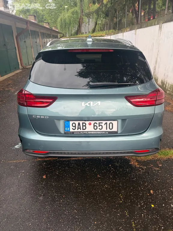 Kia Ceed 2022 1.5 T-GDi 118 kW, 1. majitel, servis - fotka 4