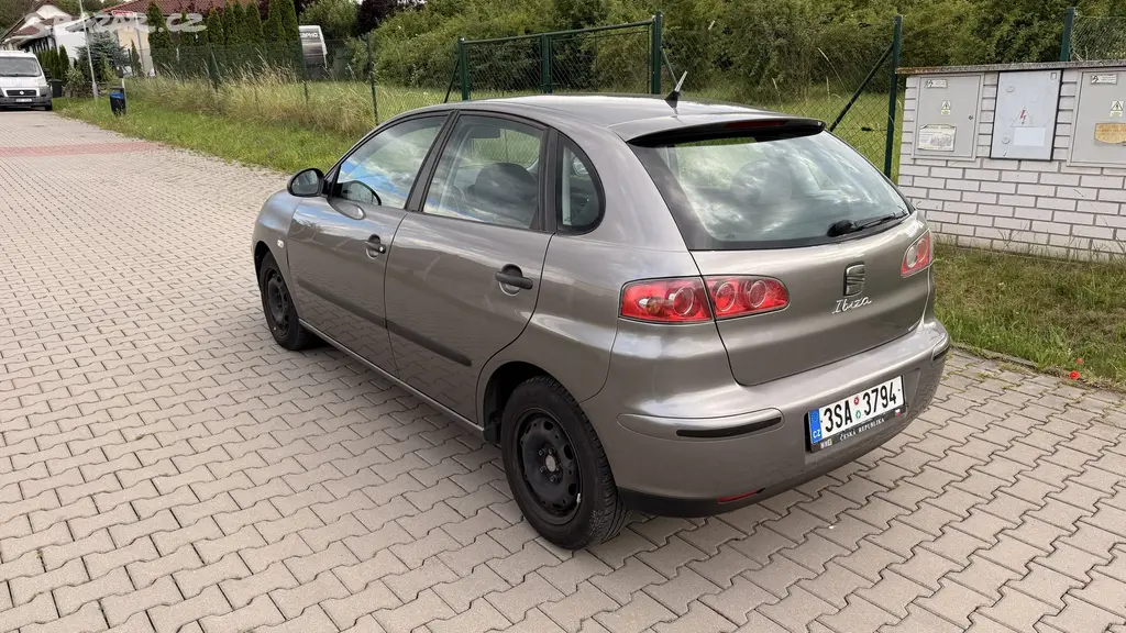 Seat Ibiza 1.2i 47kW možnost splátek - fotka 5