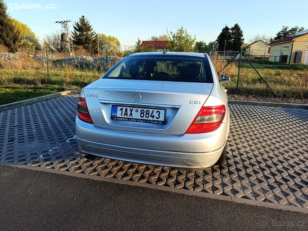 Mercedes-Benz Třídy C 2,2 200 - fotka 4