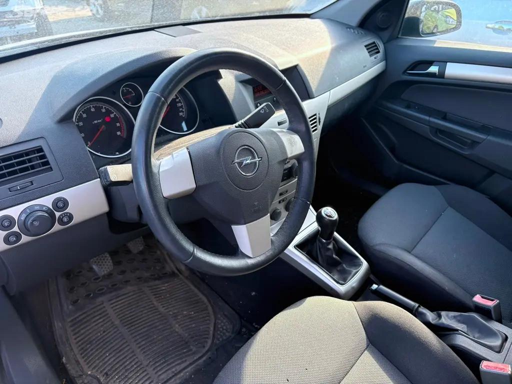 Opel Astra, 1,6 16V, tažné - fotka 6