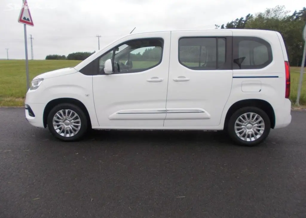 Toyota Proace 1,5 HDI perf stav nafta manuální - fotka 2