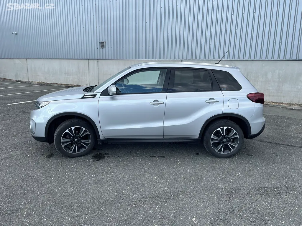 Suzuki Vitara 4x4 Panorama 54 tis. km 2022 - fotka 2