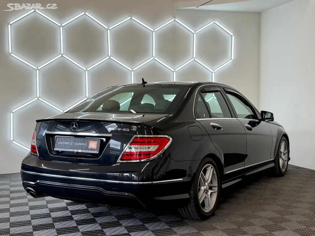 Mercedes-Benz Třídy C, 180i - fotka 5