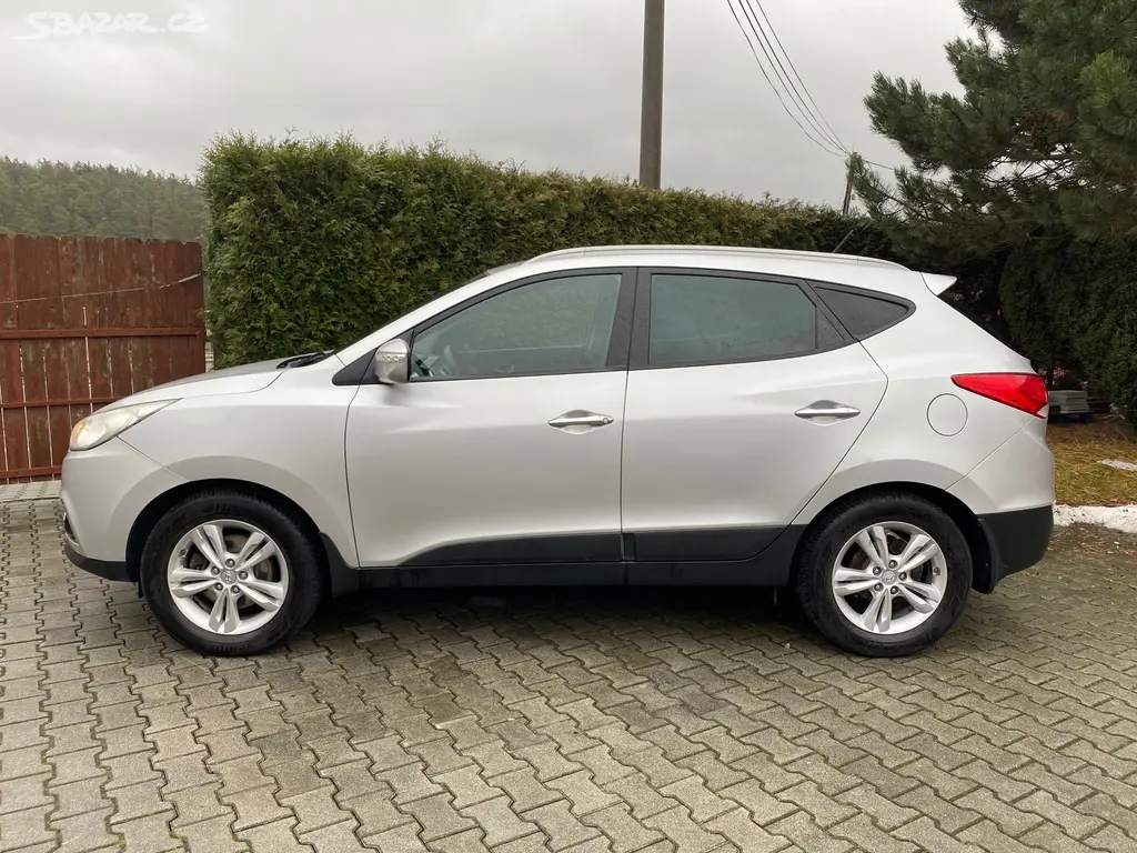 Hyundai ix35 1,7 CRDI Trikolor STYLE|Tažné/Výhřevy - fotka 2