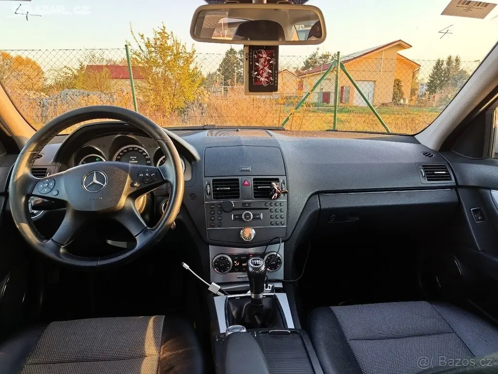Mercedes-Benz Třídy C 2,2 200 - fotka 3