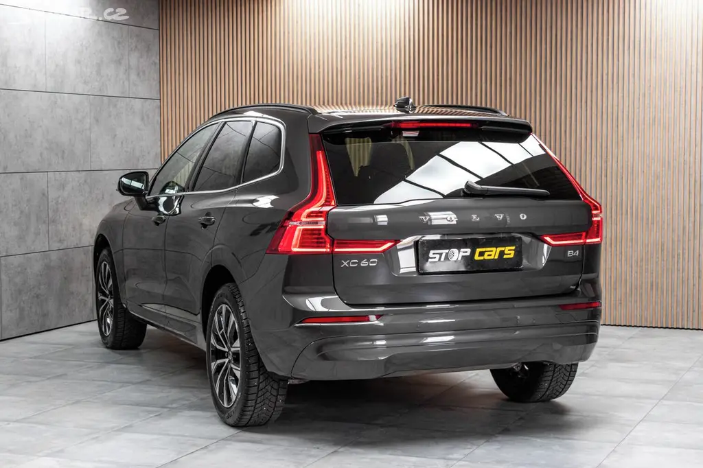 Volvo XC60, B4 CORE*KAMERA*DPH*ČR 1.MAJ* - fotka 4