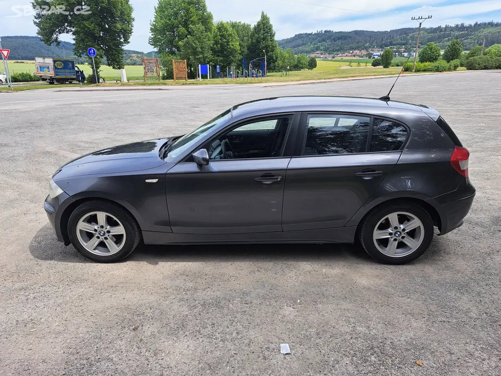 BMW 118i E87 R.V.10/2005, 2X ALU,PĚKNÝ STAV! - fotka 2