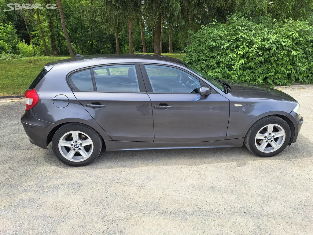 BMW 118i E87 R.V.10/2005, 2X ALU,PĚKNÝ STAV! - fotka 6