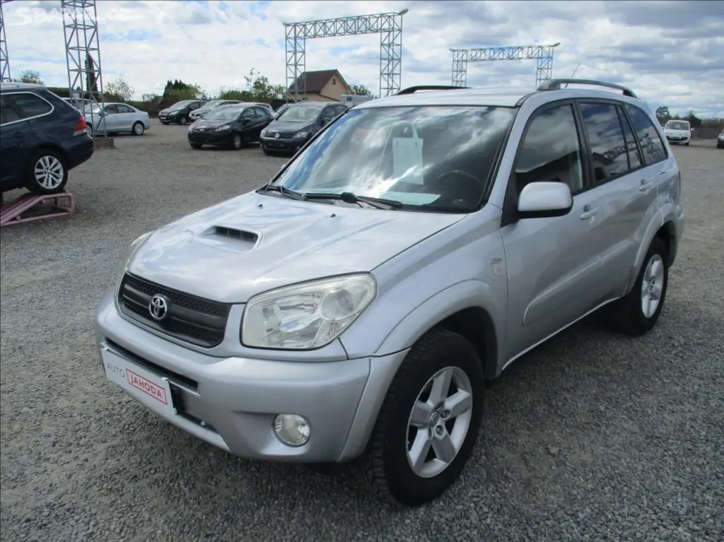 Toyota Rav4, 2,0 D4D, klima,4x4,servis,tažn - fotka 3