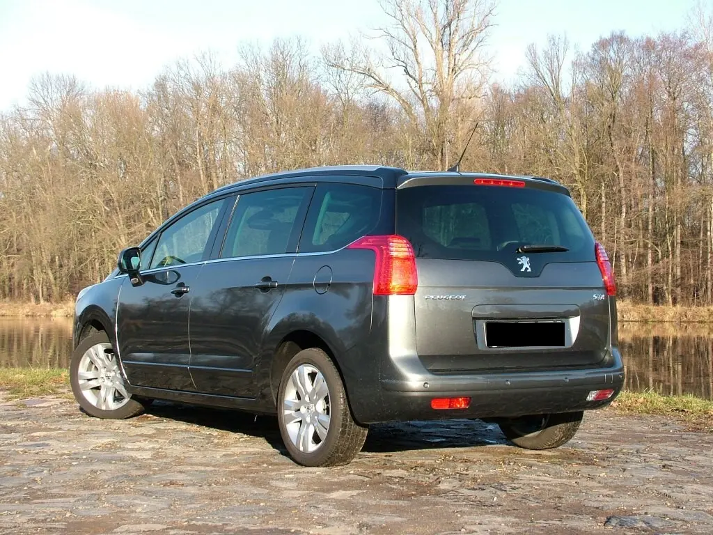 Peugeot 5008 2.0 HDI - fotka 4