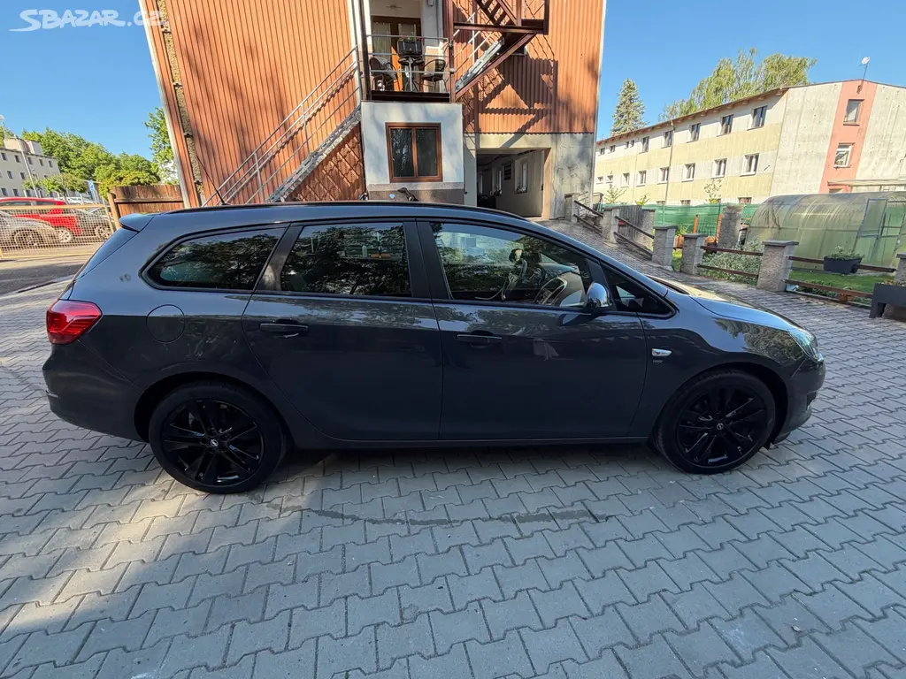 Opel Astra J 1.4 Turbo (103kW) 2014 - fotka 6