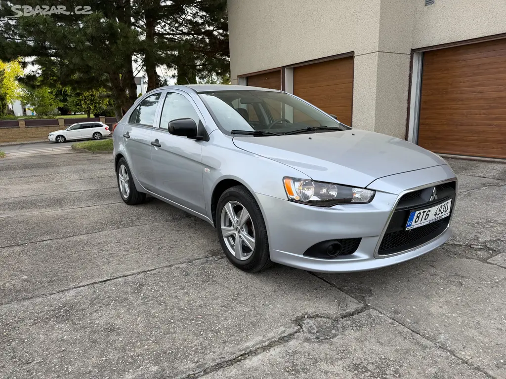 Mitsubishi Lancer 1.6i, najeto 39 000 km, čr,1.maj